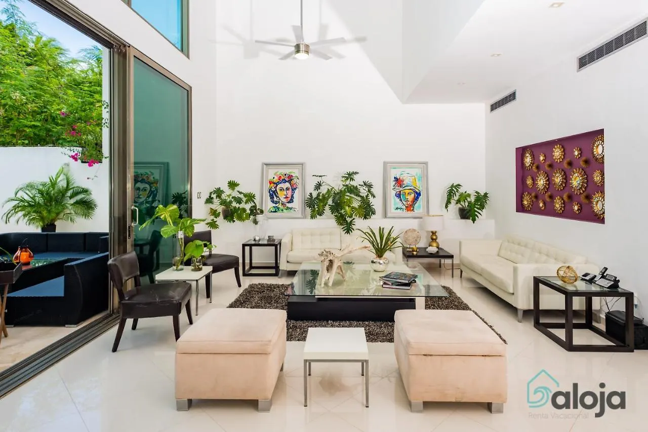 Modern Villa With Private Pool In Cancun