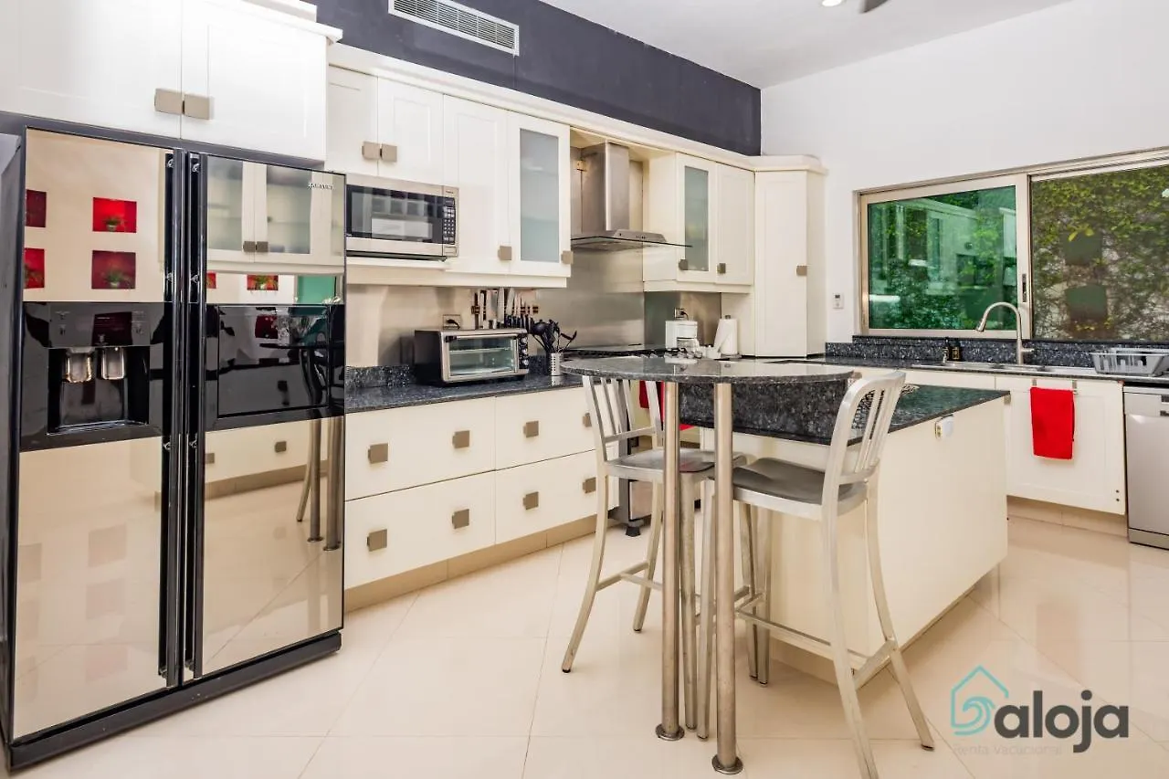 Modern Villa With Private Pool In Канкун